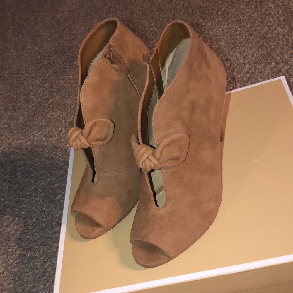 Michael Kors Suede booties. 6.5